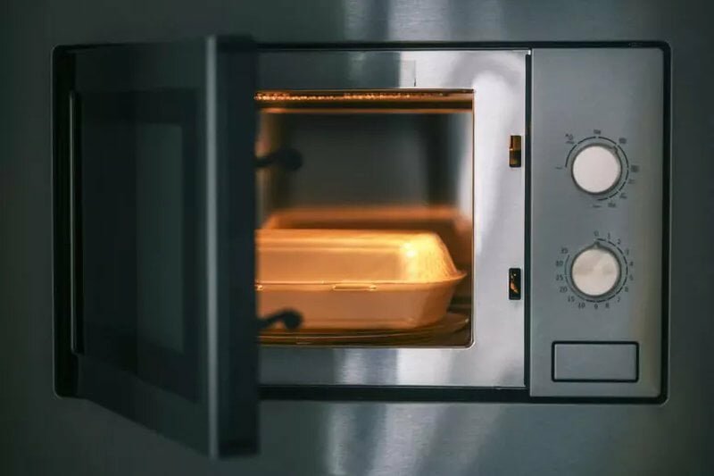 A fuoco forno a microonde, 500 evacuati da un hotel