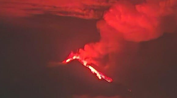 Etna, notte in rosso