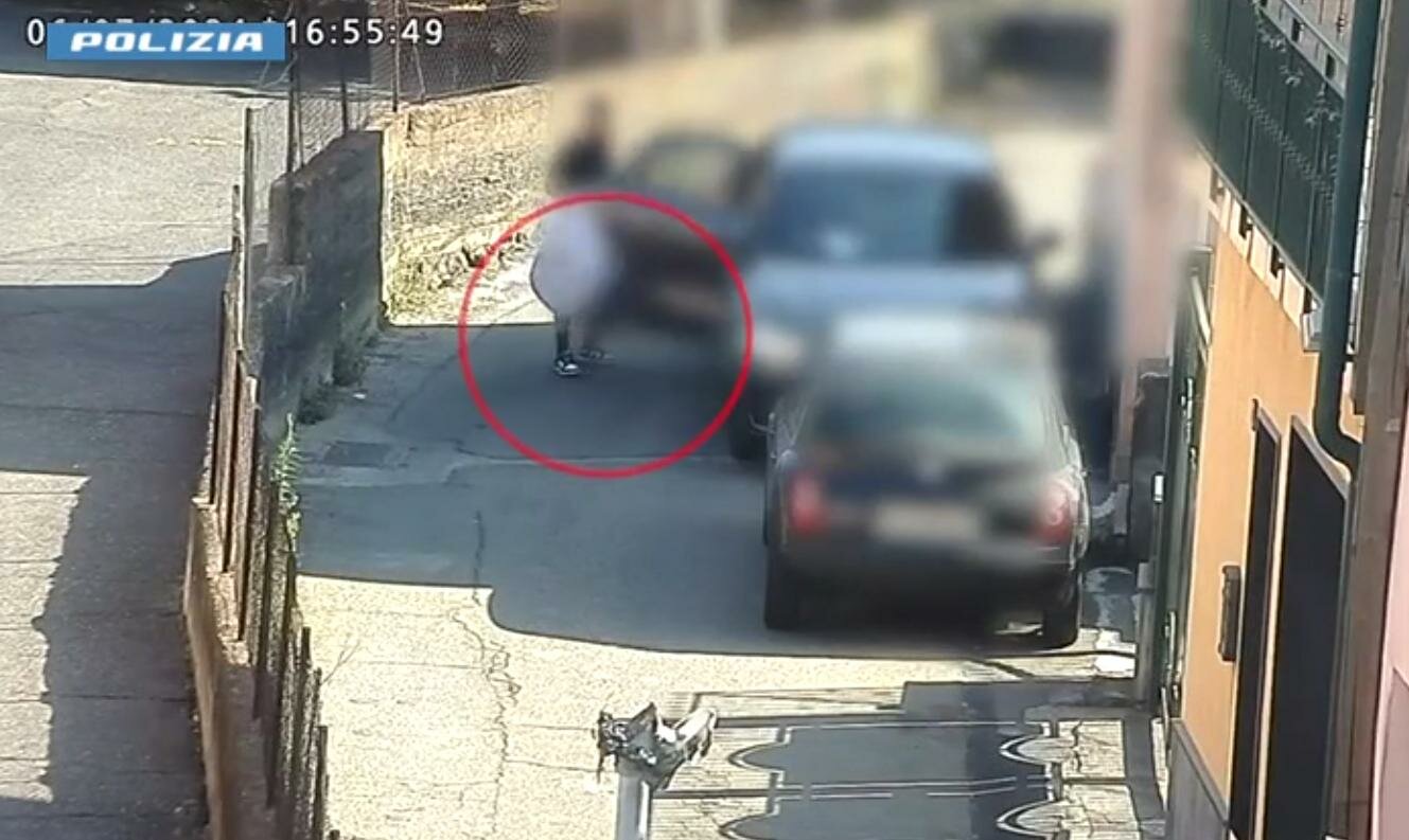 Armi, droga e il controllo del 'Traforo' a San Cristoforo: blitz contro clan dei Carcagnusi Armi, droga e il controllo del 'Traforo' a San Cristoforo: blitz contro clan dei Carcagnusi