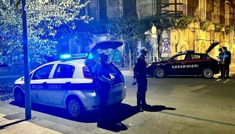Fermi tutti: a San Berillo una sera con i carabinieri