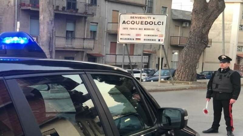 Accoltellato alle spalle mentre &egrave; al bar