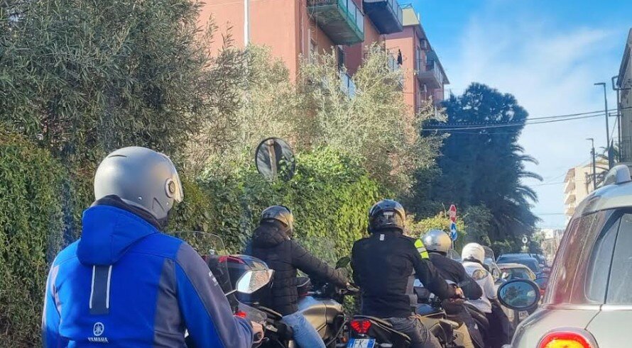 Tutti fermi alla circonvallazione: catanesi scatenati sui social Tutti fermi alla circonvallazione: catanesi scatenati sui social