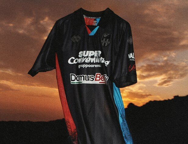 Ecco la terza maglia del Catania: debutterà a Vicenza