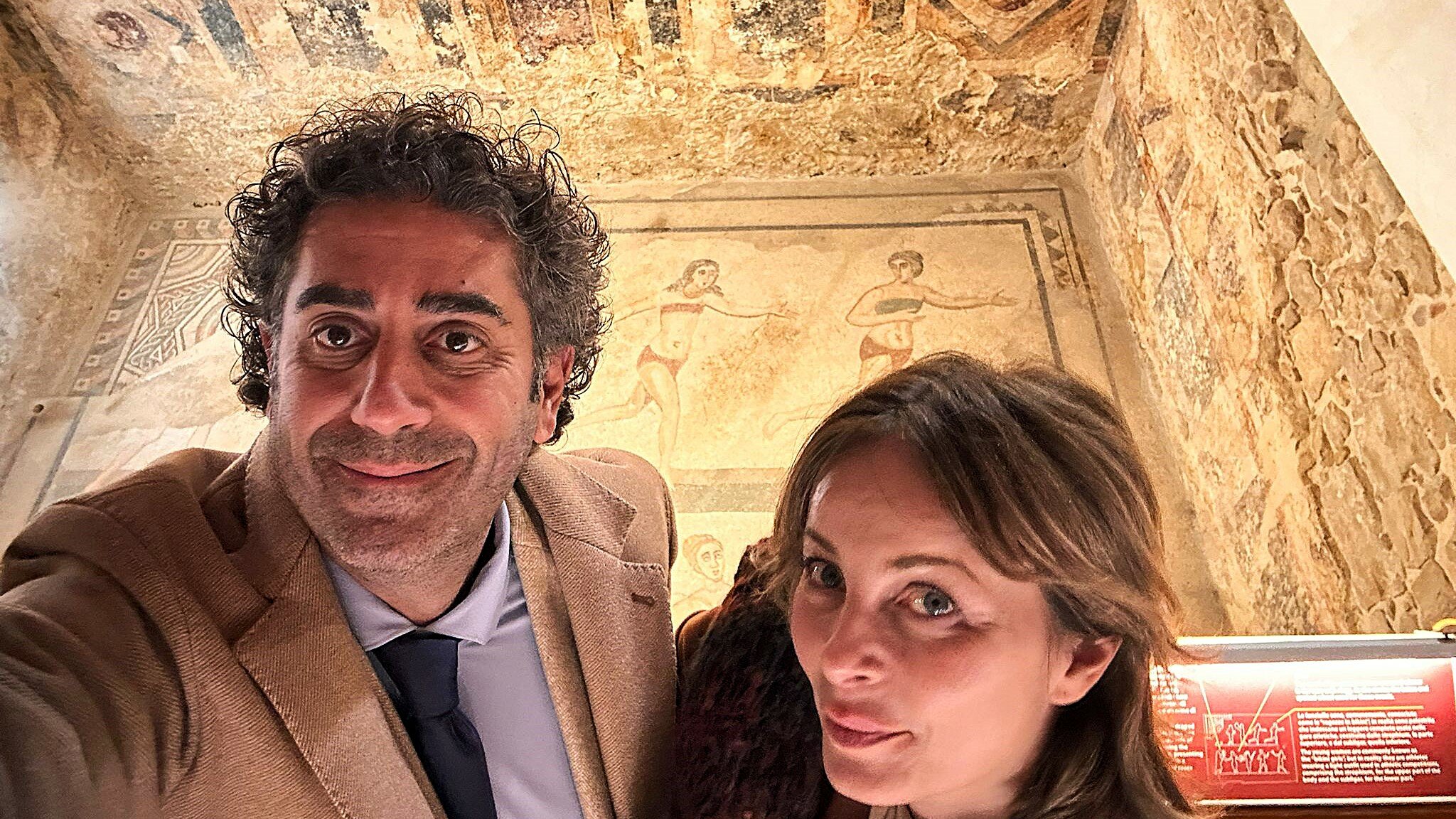 c--messina-e-violante-placido-nella-villa-romana-del-casale-patrimonio-unesco.jpeg