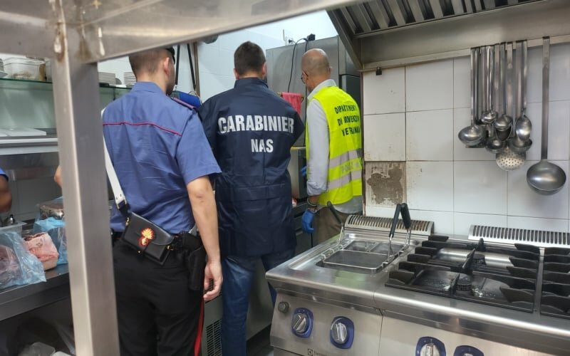 Blatte e sporcizia nel ristorante catanese