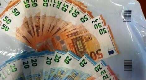 Travolta dai debiti si rivolge agli usurai: due sono lo zio e il cugino