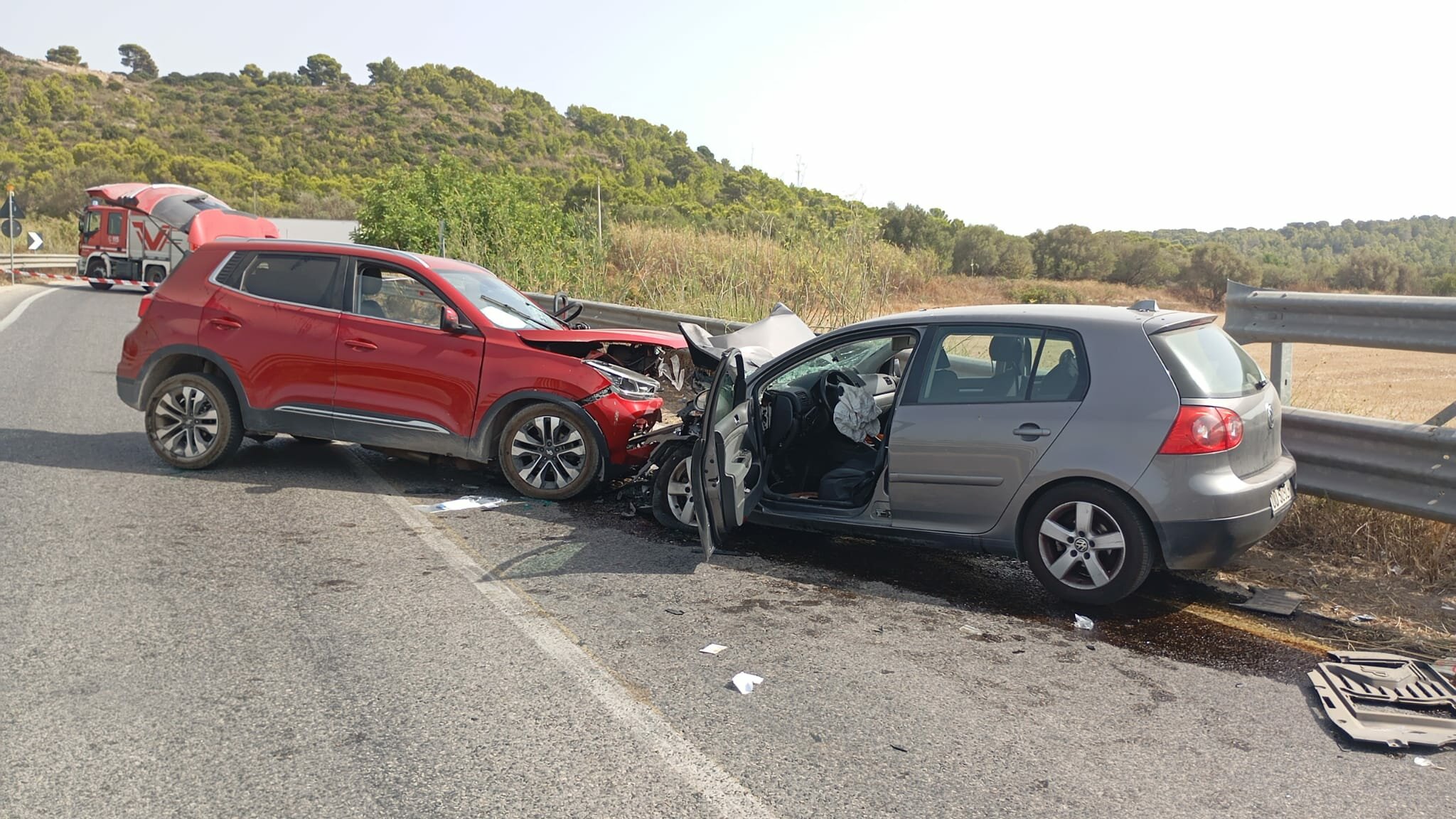 Schianto tra due auto: muore una 65enne