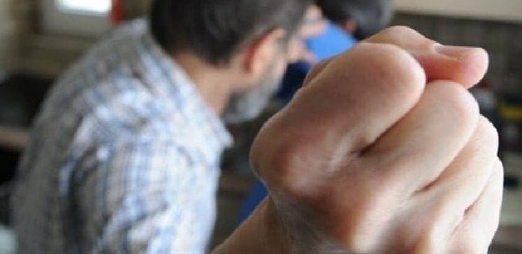 Non trova la sua bevanda e pesta i dipendenti del supermercato: arrestato