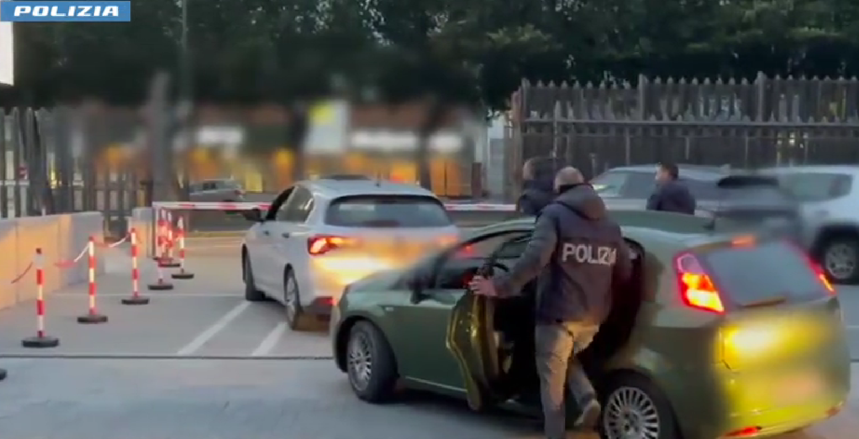 Branco in piazza Stesicoro, ordinanze per 6 minorenni
