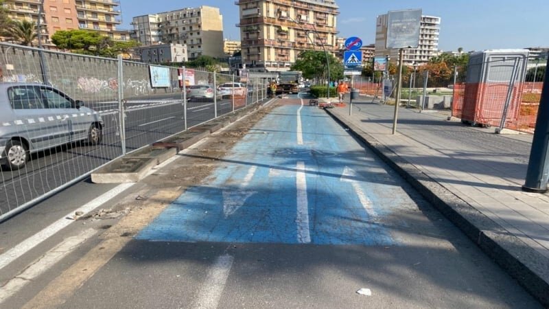 Catania, la pista ciclabile si allunga