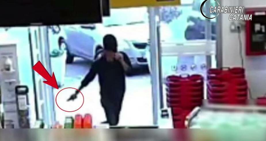 'Questa &egrave; una rapina' con accento paternese: preso