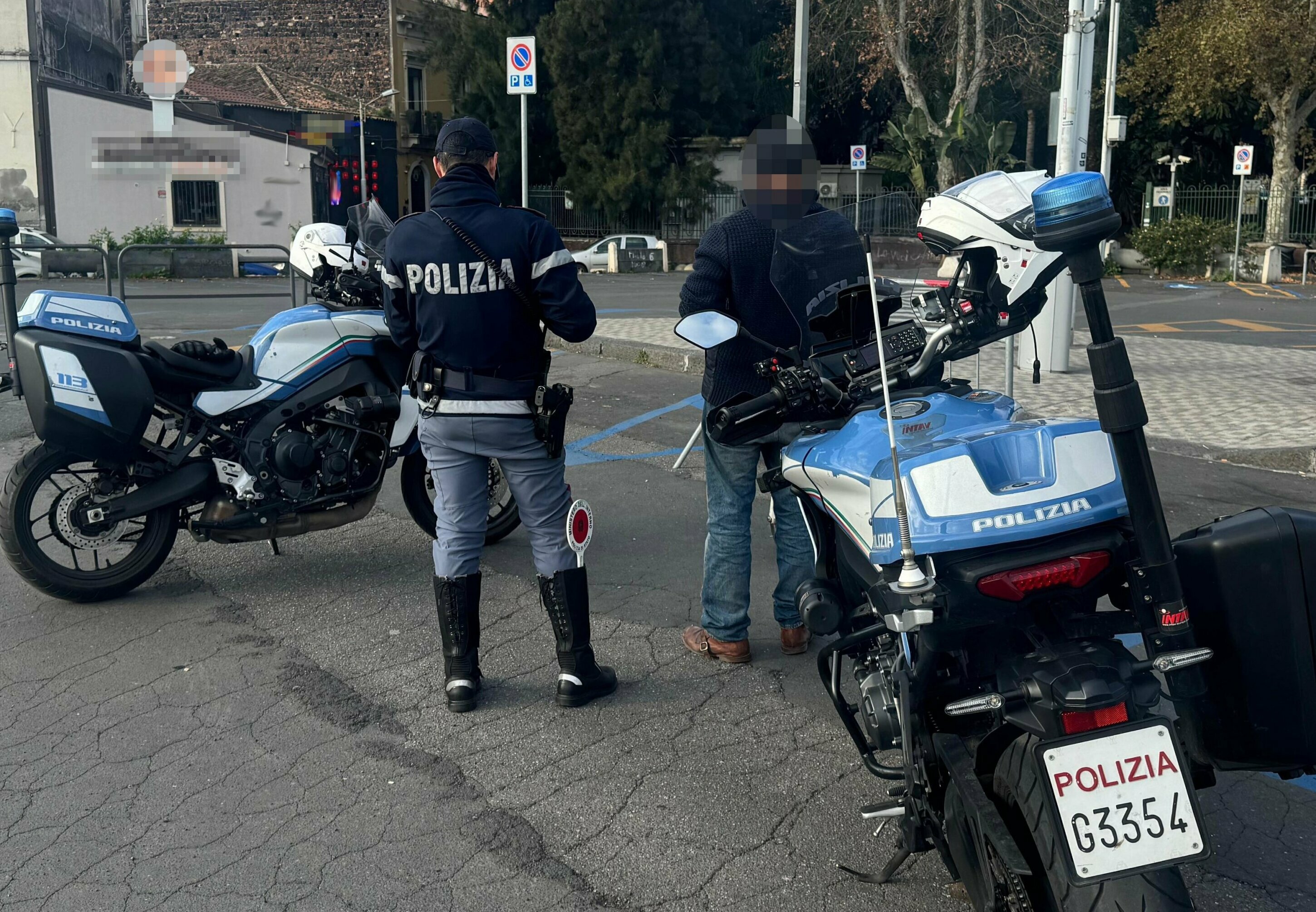 Catania, evade per fare il parcheggiatore abusivo