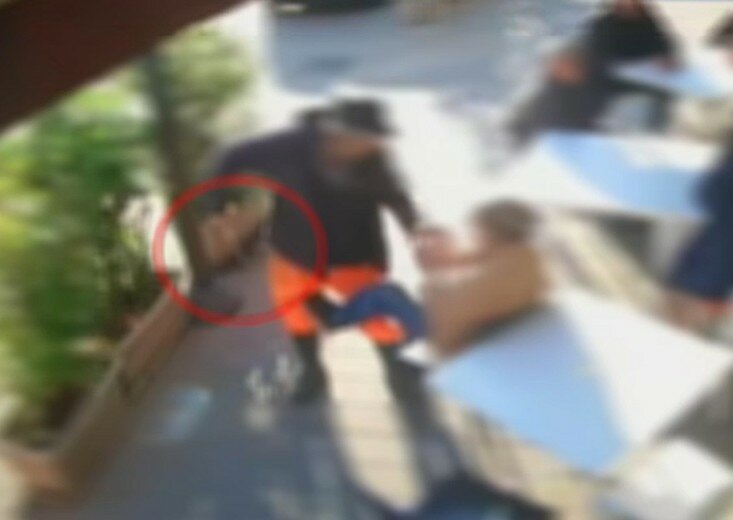 Va al bar e accoltella l'ammiratore della sorella