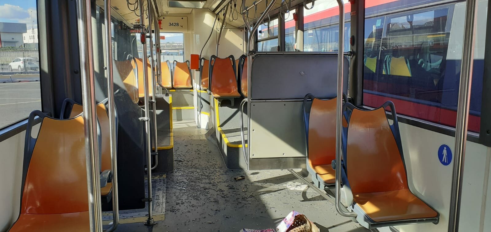 Catania: lancio dal cavalcavia contro il bus, ferita una passeggera