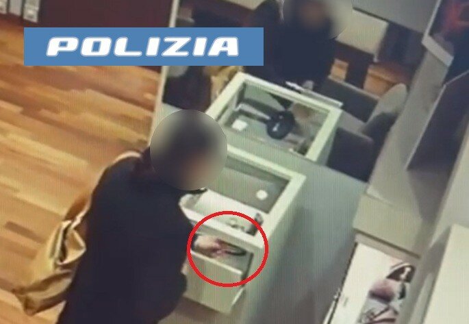 A Catania la ladra di gioielli disinvolta A Catania la ladra di gioielli disinvolta
