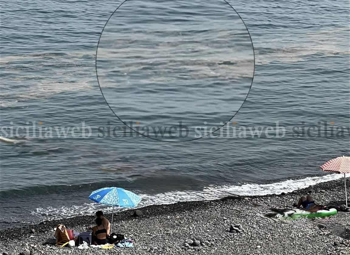 Liquami in mare a Riposto, scatta l'allarme dei residenti