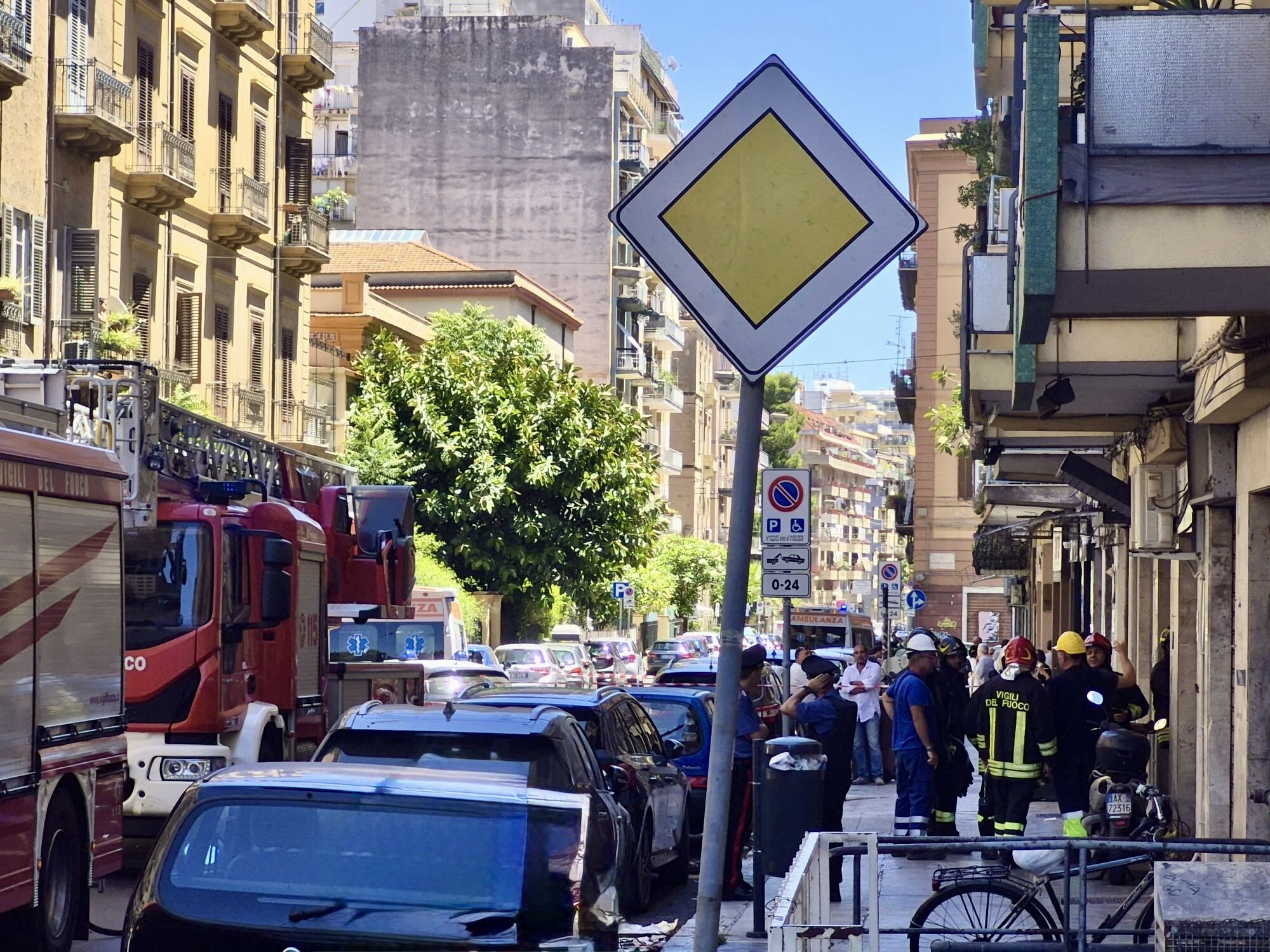 Uccide coinquilino a coltellate, arrestato dopo essersi barricato