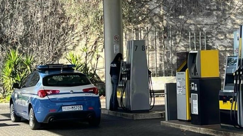 Catania: si cosparge di benzina per darsi fuoco Catania: si cosparge di benzina per darsi fuoco