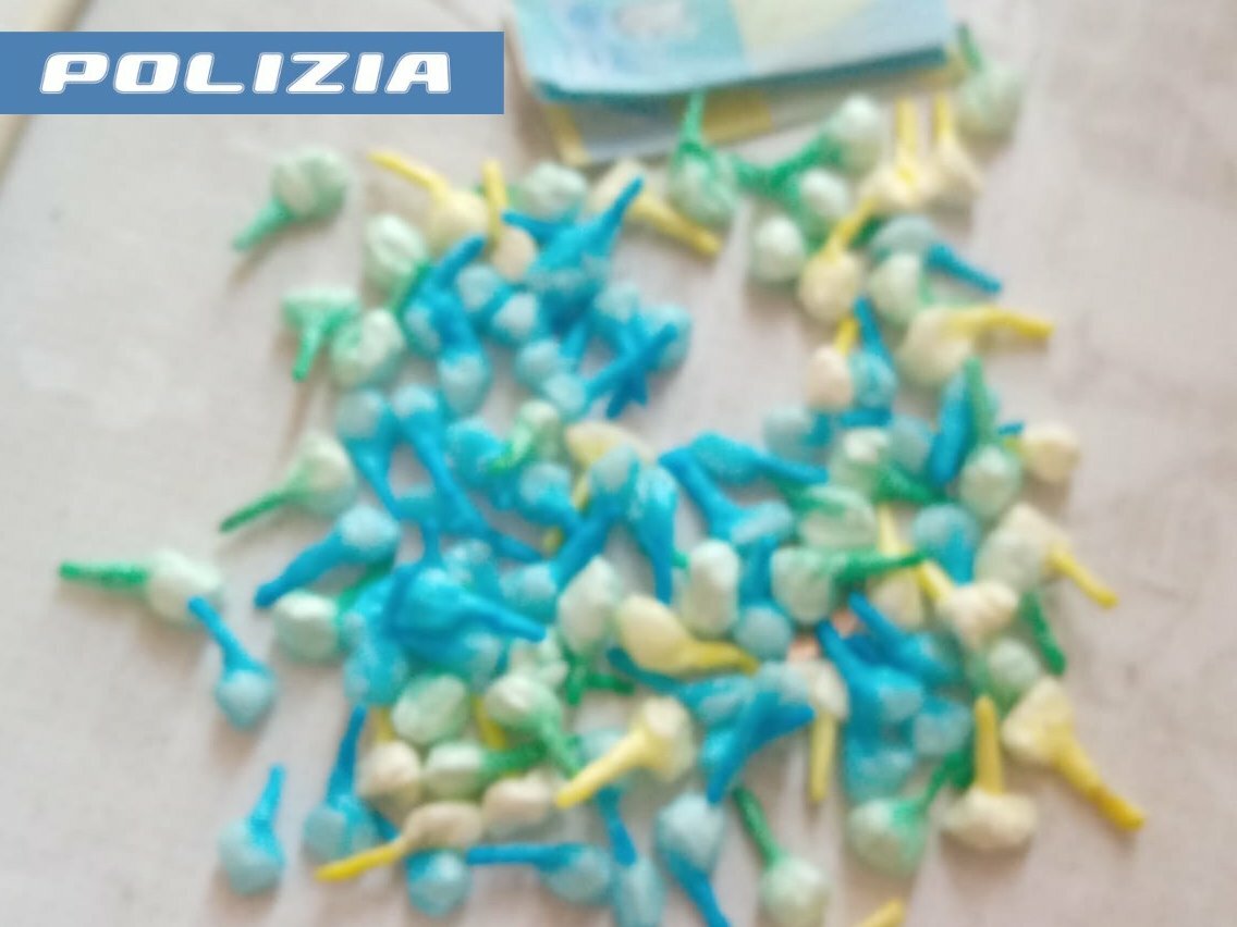 Scambia poliziotti per clienti: beccato pusher catanese