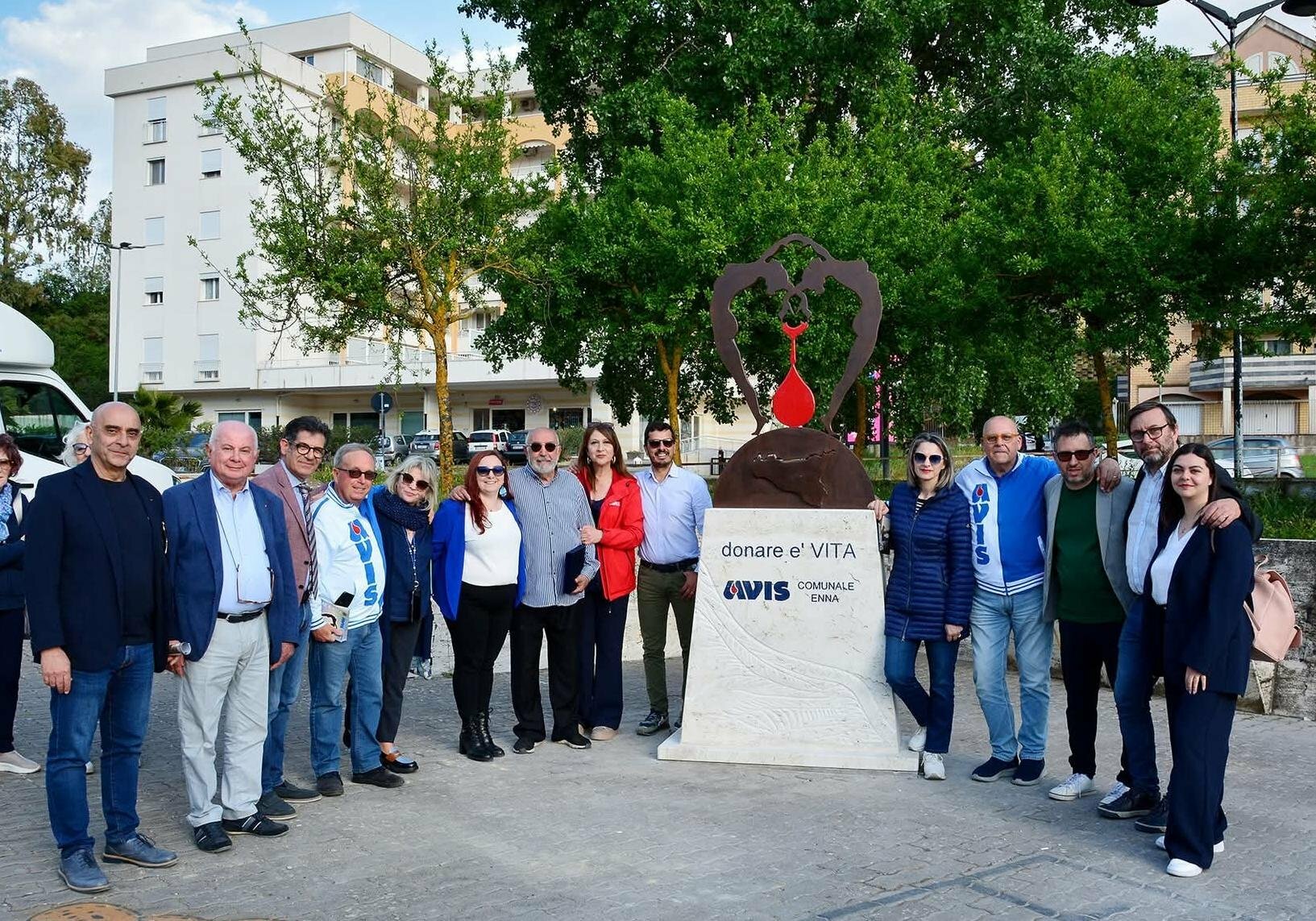 Enna, un monumento in piazza per il donatore di sangue Enna, un monumento in piazza per il donatore di sangue