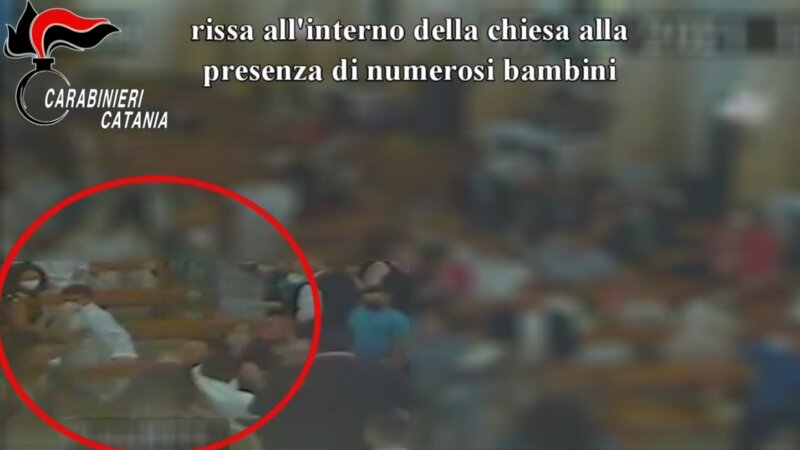 Spar&ograve; a carabiniere in chiesa: condannato a 17 anni