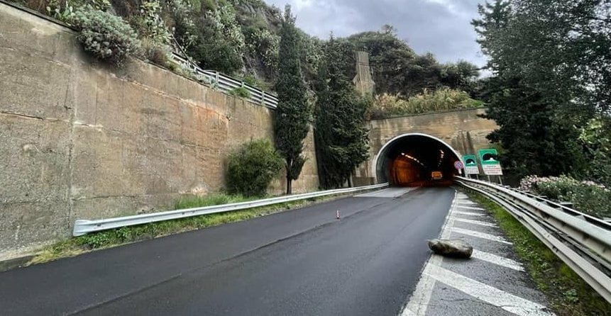 Frana su A18, paralizzata la Statale 114