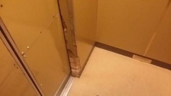 Trovata morta nell'ascensore