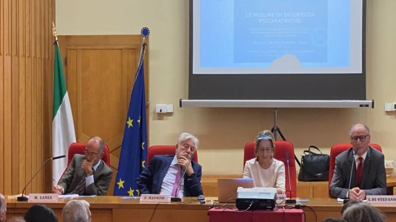 Tutela della salute mentale dentro e fuori dal carcere Tutela della salute mentale dentro e fuori dal carcere