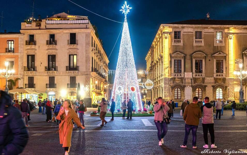 Catania accende le luci, ma con moderazione