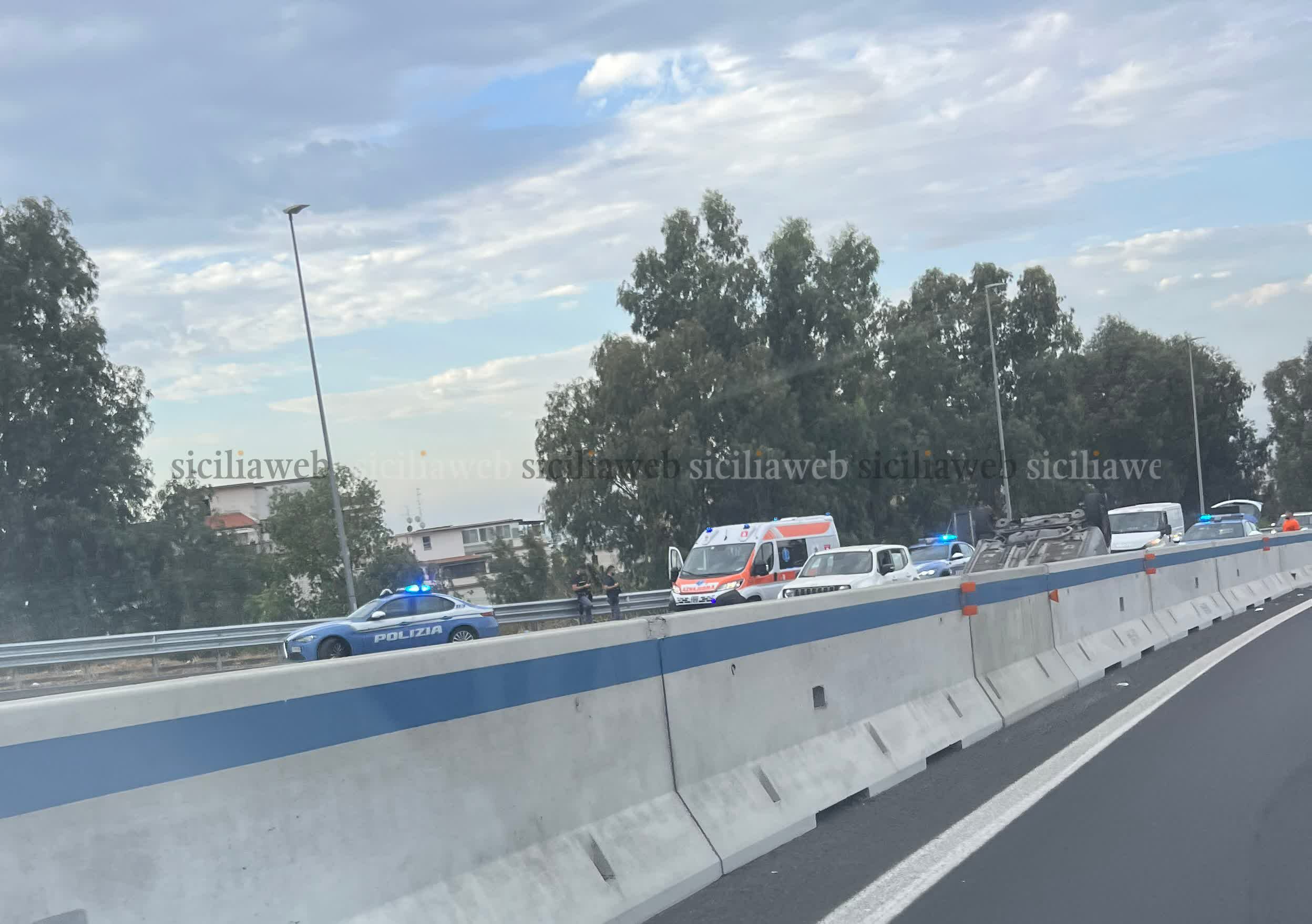 auto-ribaltata_fil2.jpeg