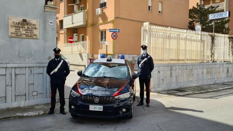 Anziani legati al letto e minacciati: tre arresti