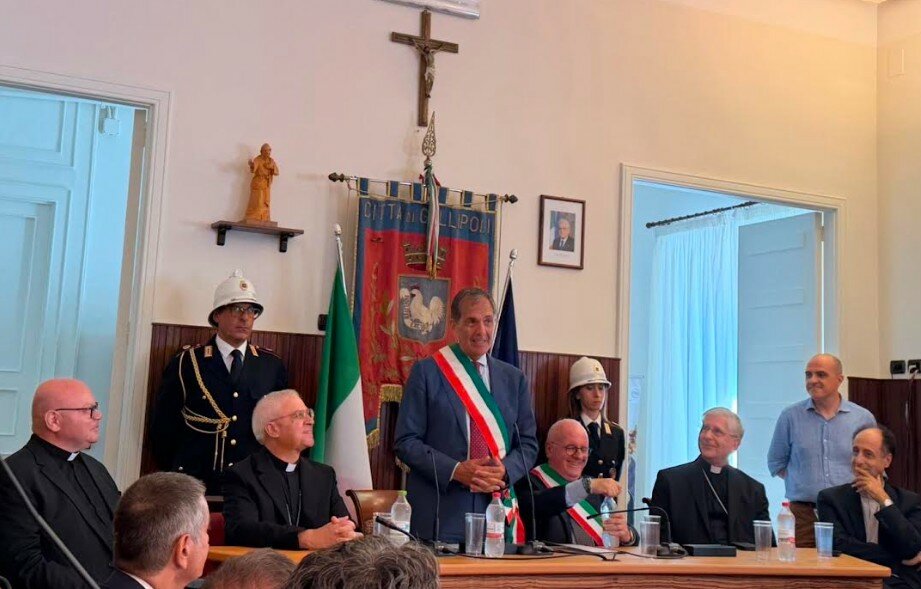 L'elefante, il gallo e la santa: Catania ha una gemella L'elefante, il gallo e la santa: Catania ha una gemella