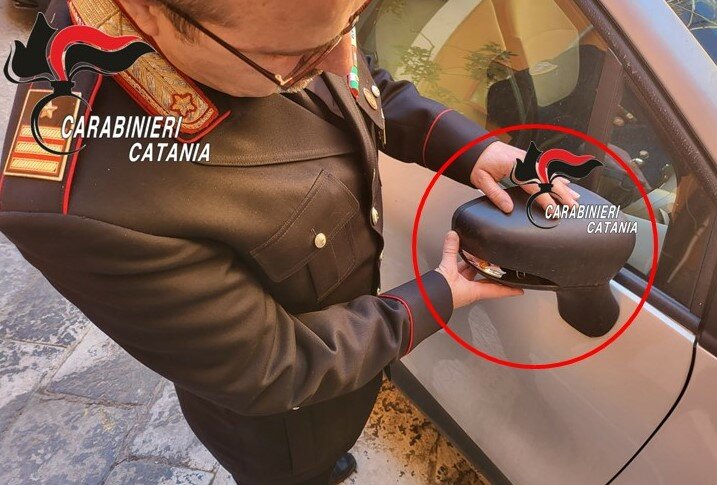 Truffa dello specchietto: beccato autore seriale