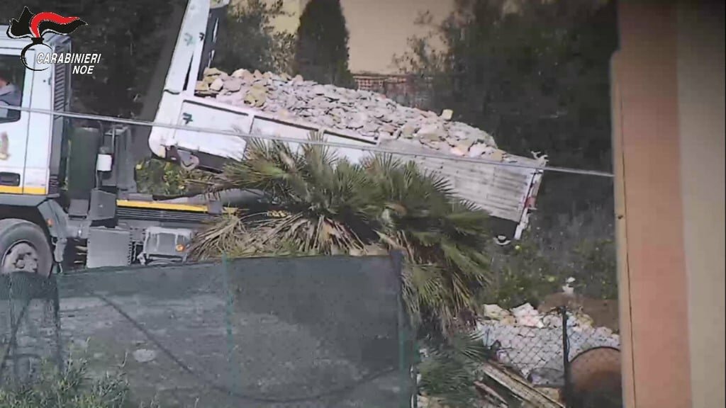 Smaltivano abusivamente i rifiuti dei cantieri edili