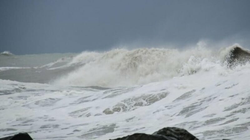 Travolti dalle correnti, salvati 12 ragazzi Travolti dalle correnti, salvati 12 ragazzi
