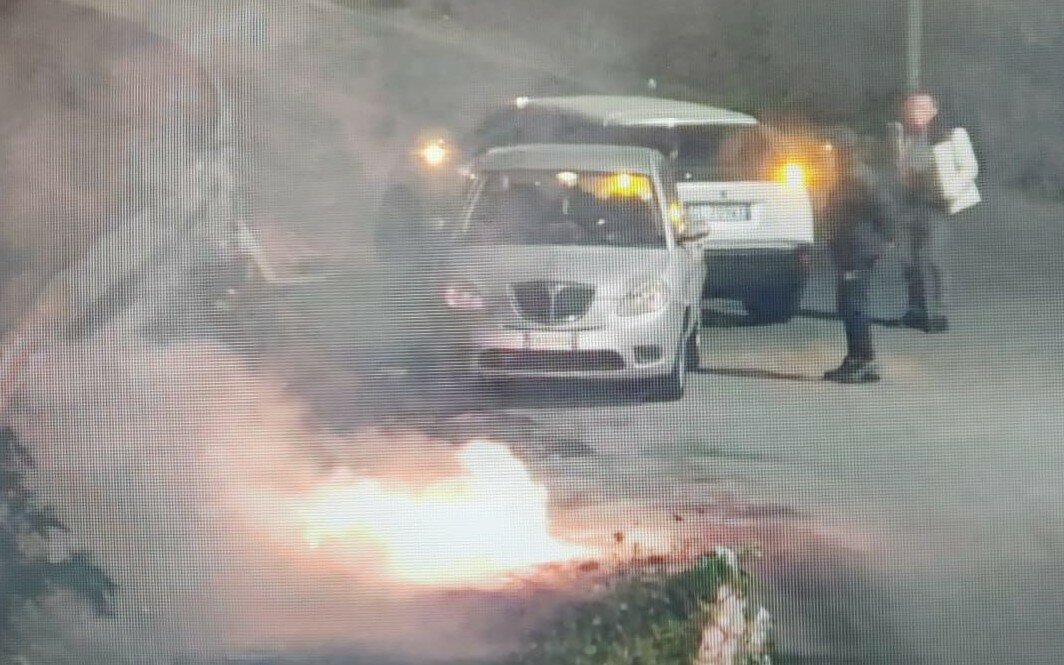 Bruciava rifiuti: colto sul fatto a Catania