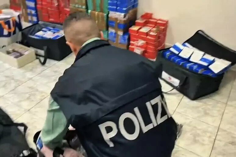 Oltre 600 kg di hashish in frigo: arrestati mamma e figli