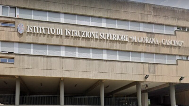 Incontro sulla cannabis a scuola, irrompe la polizia