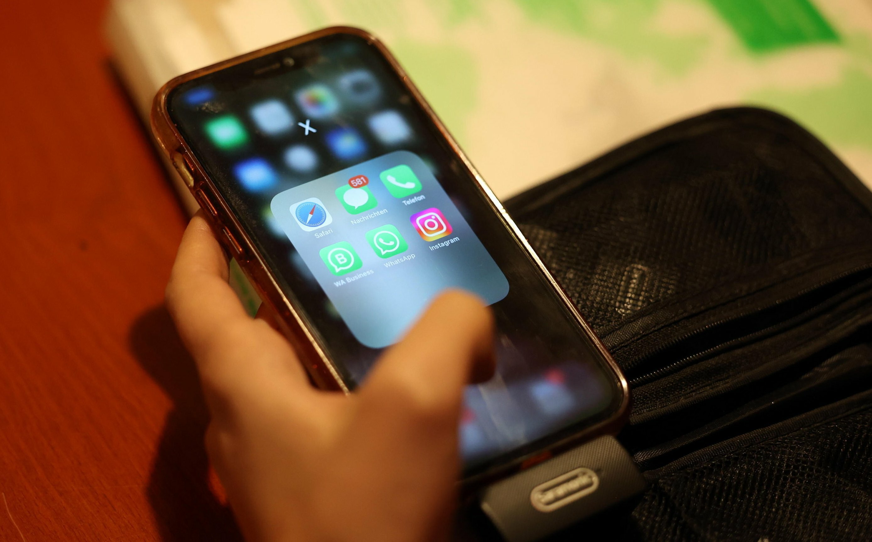 Accoltellato da un 16enne dopo lite su Whatsapp