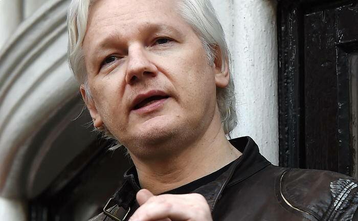 Assange &egrave; catanese