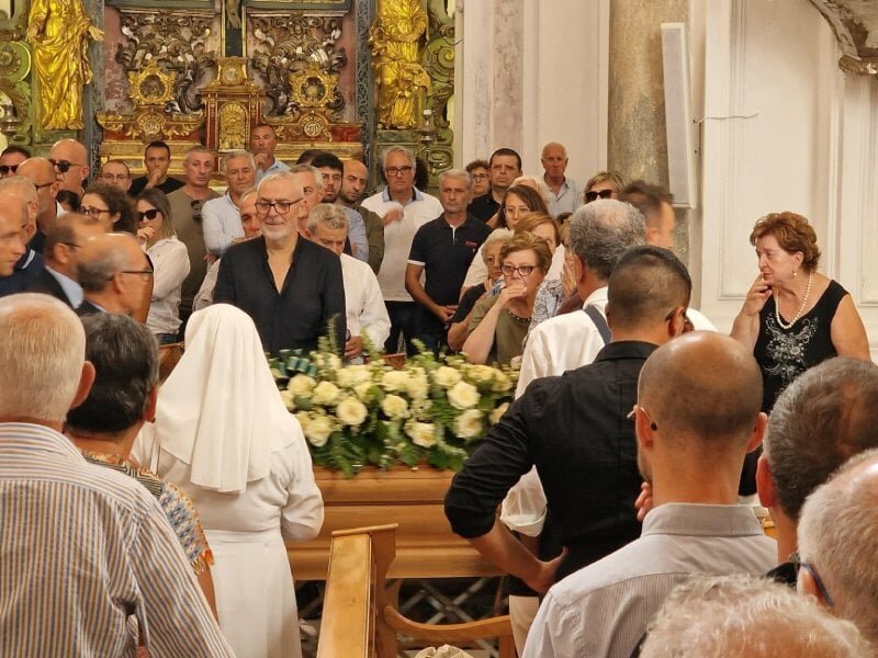 Commozione e rabbia al funerale di Marisa
