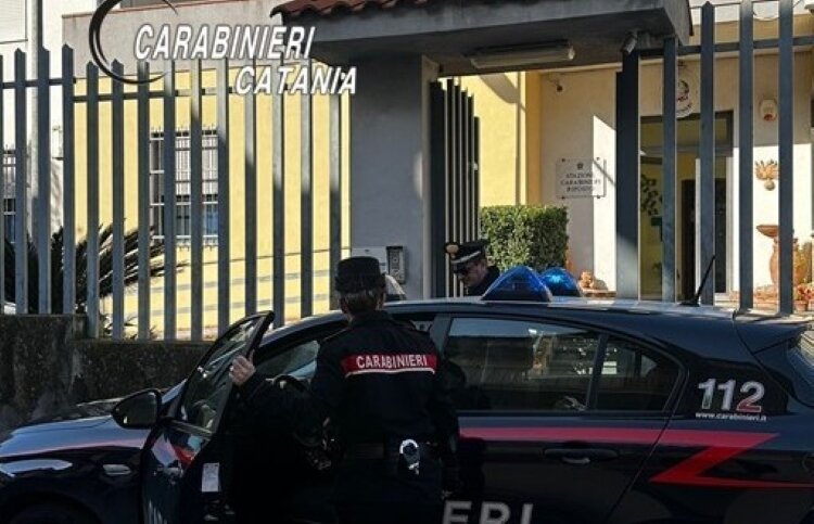 Per 2 calzini si accanisce sulla zia 89enne
