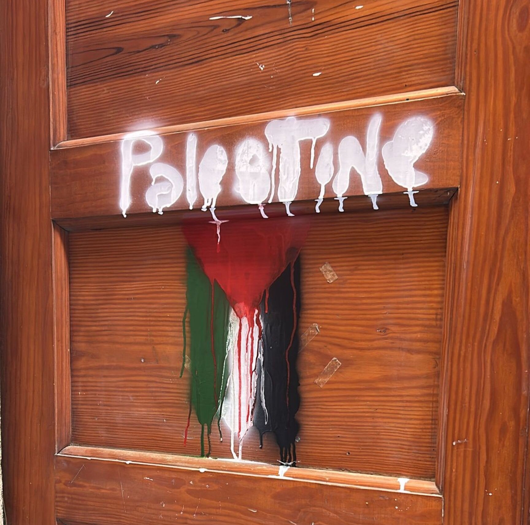 Catania: imbrattata sede del convegno su Israele