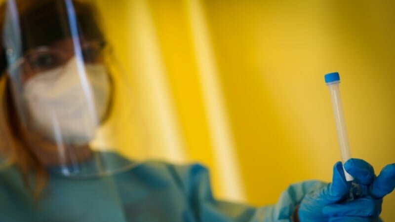 Sicilia, curva del Covid in leggera frenata