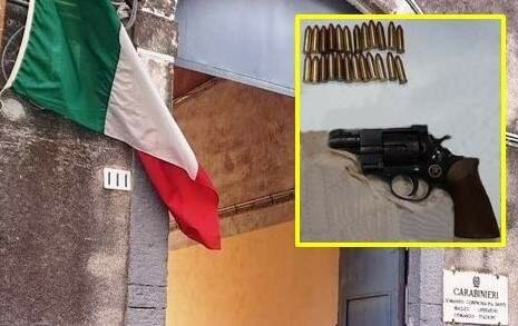 Pistola, munizioni e droga a San Cristoforo
