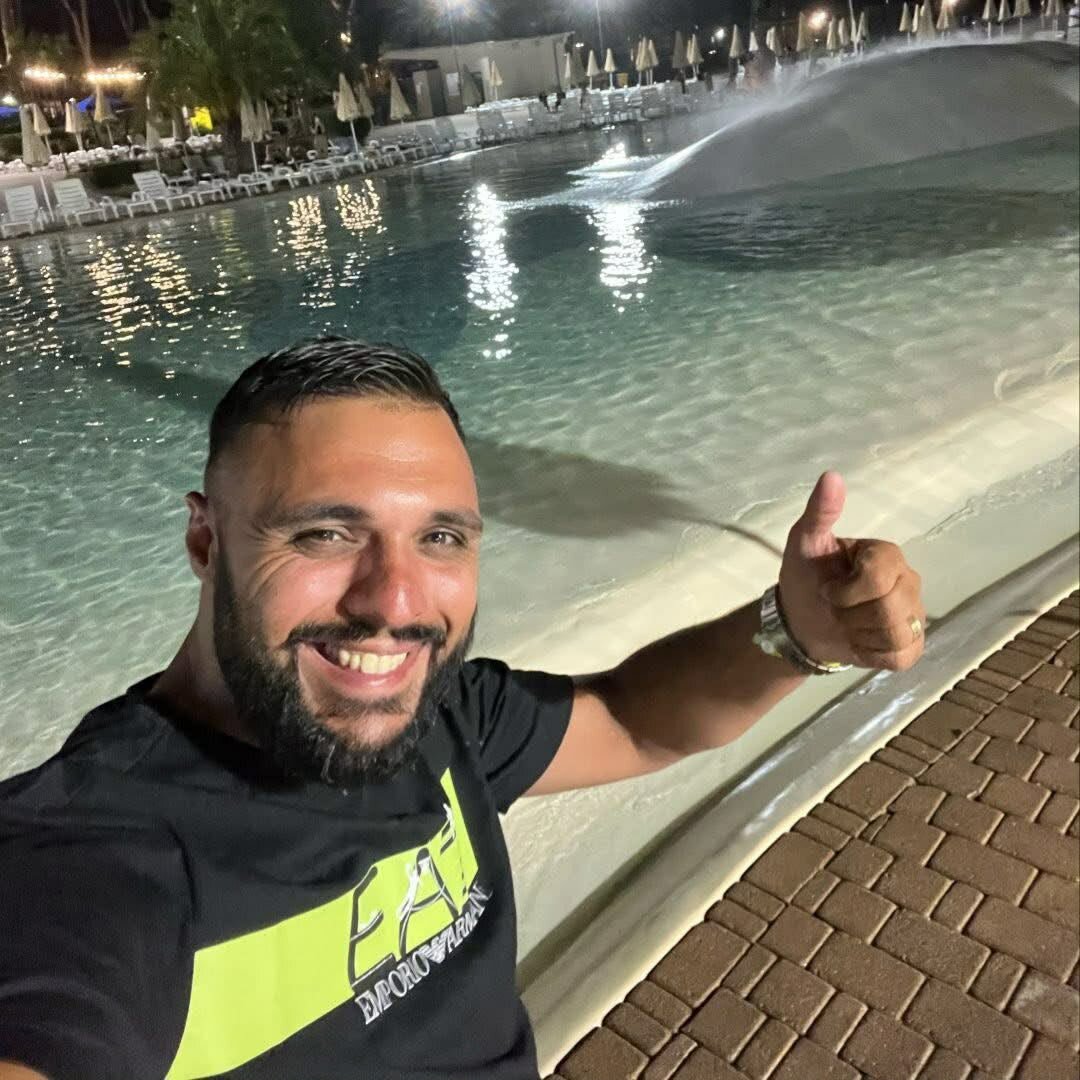 Si fa gli auguri nel video, poi si schianta e muore Si fa gli auguri nel video, poi si schianta e muore