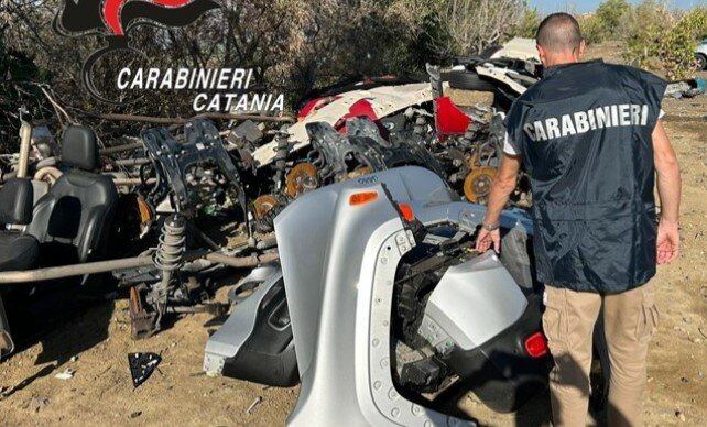 Auto rubate a Catania e smembrate: 2 arresti
