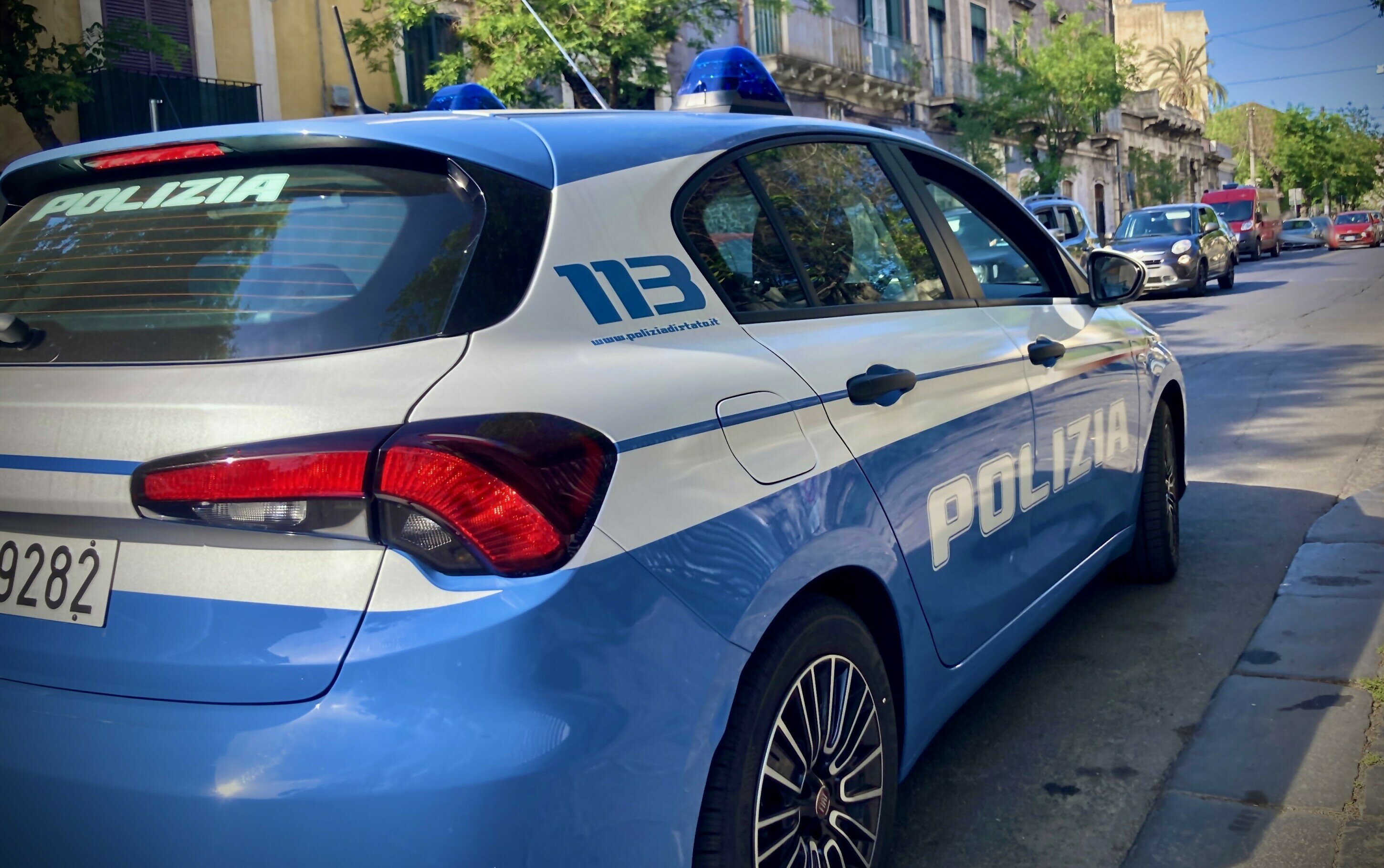 Tenta furto nel centro storico di Catania, ma arrivano i poliziotti