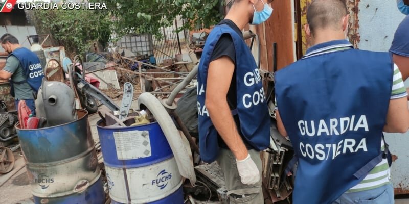 Maxi discarica a San Cristoforo con rifiuti pericolosi e auto rubate