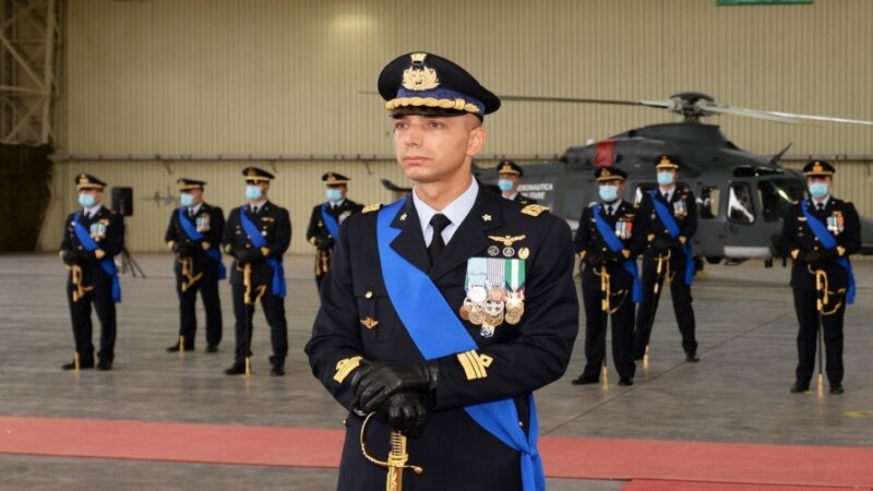 Militare dell'aeronautica salva turista in mare